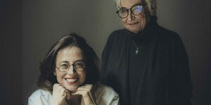 Die Autorin Anne Berest und ihre Mutter Lelia Picabia im Porträt
