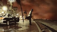Filmstill aus einem Animationsfilm: Ein Mann steht an einer stürmischen Meeresküste vor einer Stadt