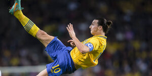 Ibrahimovic hängt in der Luft
