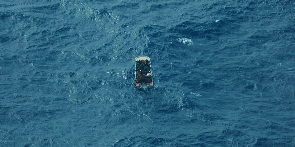 Off the Italian coast: 1,400 people rescued