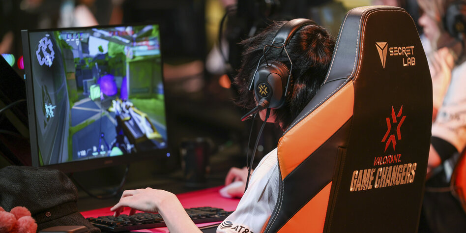 Women in Esports: Game and Gender