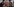 Fortuna Kölns Frauen stellen sich in der Kabine zum Siegerfoto auf