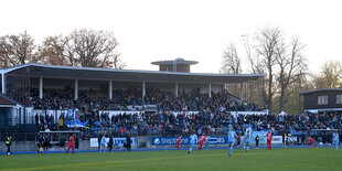 Aufnahme der Tribünenseite des Stadions Lichterfelde