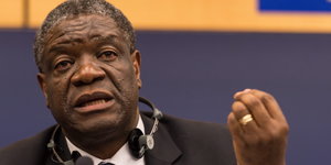 Denis Mukwege gestikuliert