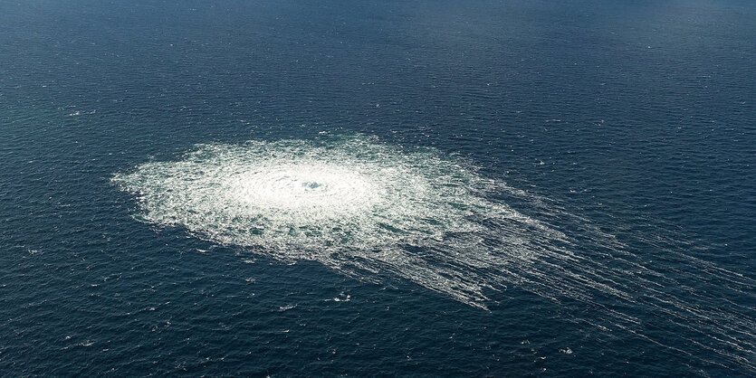 Gasblasen steigen in der Ostsee auf