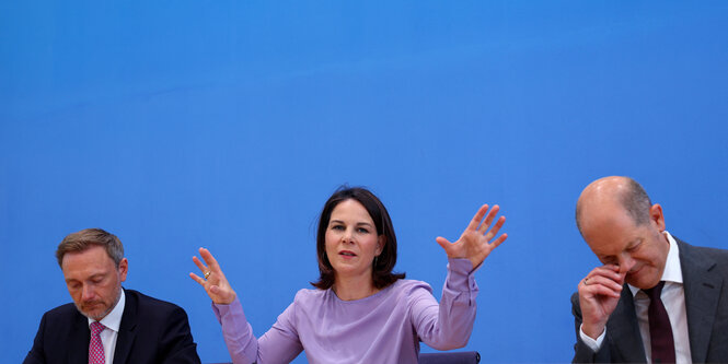 Christian Linder, Annalena Baerbock und Olaf Scholz bei einer Pressekonferenz