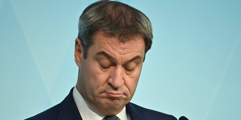 Markus Söder senkt den Blick