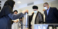 Ajatollah Ali Chamenei, Irans oberster Führer, betrachtet Irans nukleare Fortschritte