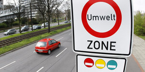 Paywall, Text in Kommentaren] Knappe Mehrheit im Rat: Anwohner-Parkgebühren  in Freiburg steigen auf das Zwölffache. Ab April kostet ein  Bewohnerparkausweis in Freiburg 360 Euro pro Jahr. Ist das Auto länger als  4,7