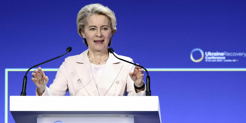 EU-Kommissionspräsidentin Ursula von der Leyen (CDU) bei der Eröffnung der ersten Ukraine-Wiederaufbau-Konferrenz in London am 21. Juni