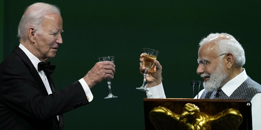 Joe Biden und Narendra Modi prosten sich beim Staatsbankett am Donnerstagabend im Weißen Haus zu.