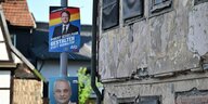 Wahlplakate in der Sonneberger Innenstadt am Tag der Stichwahl des Landrats im Landkreis Sonneberg