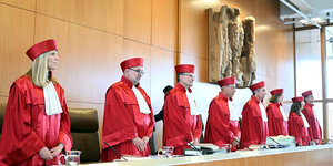 Das Foto zeigt Richterinnen und Richter des Bundesverfassungsgerichts in Karlsruhe.