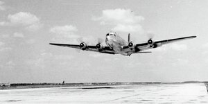Eine DC-3 Douglas der US-Airforce, im Volksmund "Rosinenbomber" genannt