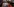 Pita Limjaroenrat steht in einem hellen Hemd vor Anhängern, im Hintergrund viele Fotografen
