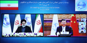 Der iranische Präsident Raisi und der chinesische Präsident Xi Jinping sind auf einer Videoübertragung zusammengeschaltet