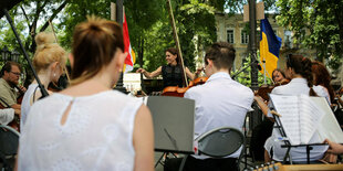 Ein Orchester im Park