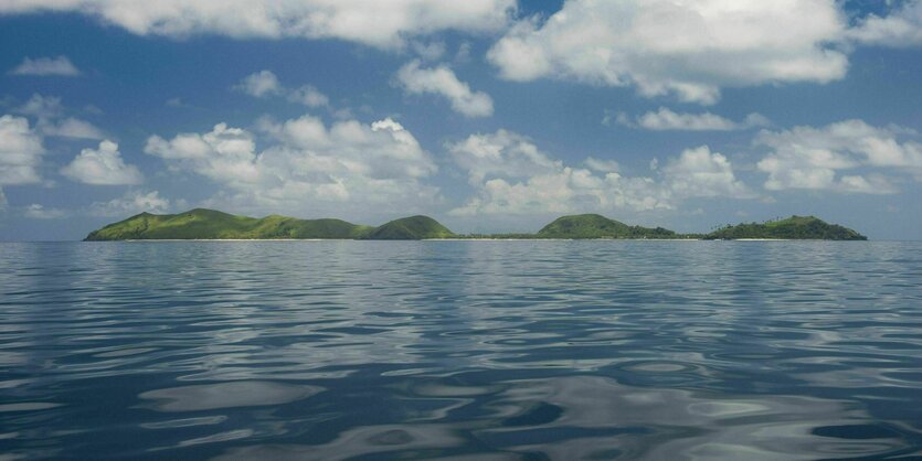 Die Fijiinseln im Pazifik mit Wolken am Himmel