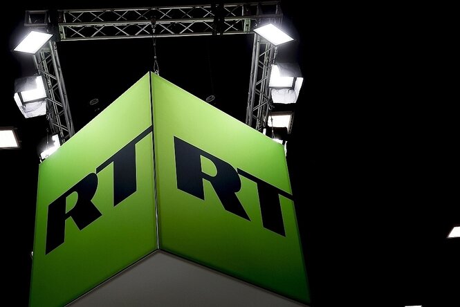 Das Logo von „Russia Today“ an einem Messestand