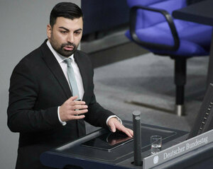 Muhanad Al-Halak MdB am Rednerpult im Bundestag