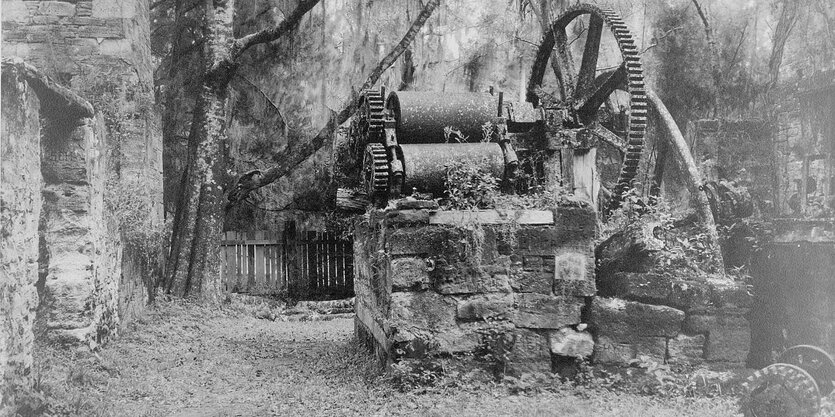 Historische Aufnahme einer Maschine mit Zahnrädern