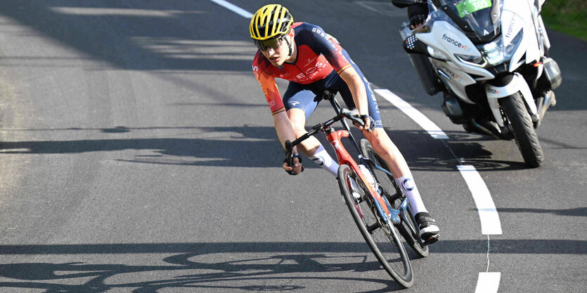 Der spanische Radprofi Carlos Rodriguez bei der Abfahrt