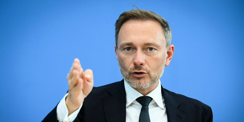 Finanzminister Lindner gestikuliert.