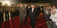 Der russischen Außenminister Schoigu und der nordkoreanischen Diktator Kim Jon Un.