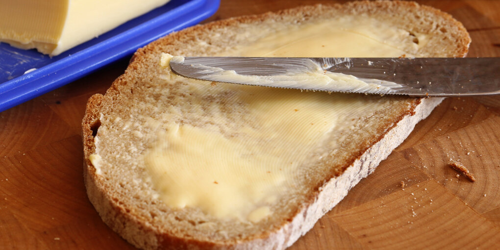 Ein Butterbrot mit Messer drauf