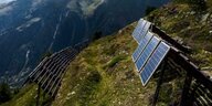 Solaranlagen auf einem Berggipfel