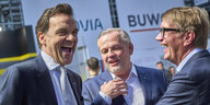 Christoph Gröner steht zusammen mit seinem Geschäftsführer, dem ehemaligen CDU-Minister Ronald Pofalla, bei einem PR-Termin der Bauwirtschaft