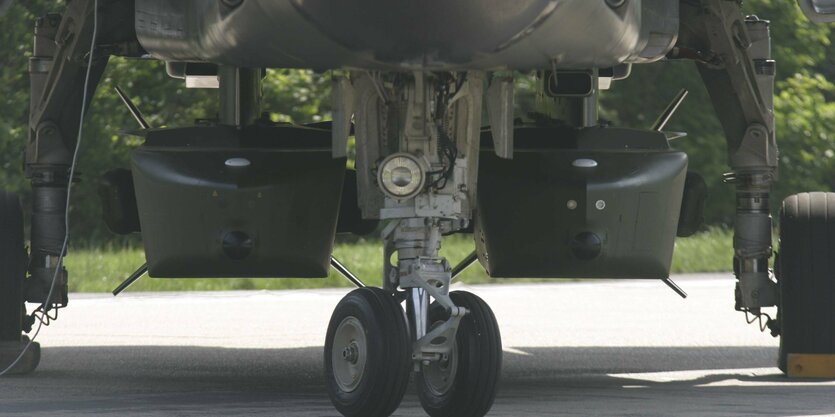 Marschflugkörper an einem Kampfjet