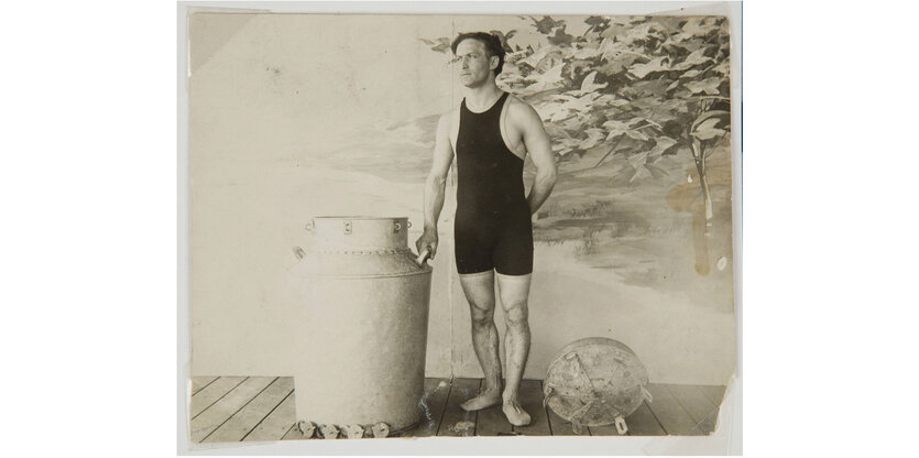 Harry Houdini, 1908