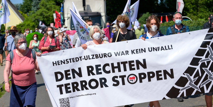 Protestbanner "Den rechten Terror stoppen"