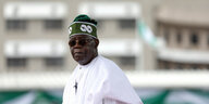 Nigerias Präsident Bola Tinubu bei seiner Vereidigung am 29. Mai in Abuja in einem weißen Gewand