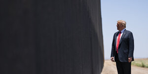 Donald Trump schaut sich die Mauer in Mexiko an, 23. Juni 2020