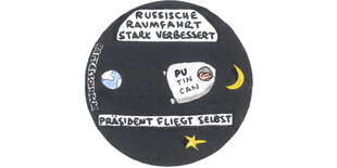 Cartoon: Rakete fliegt von Erde zum Monat. Hinter dem Raketenfenster sieht man einen Kopf. Es heißt: Russische Raumfahrt stark verbessert. Der Präsident fliegt selbst