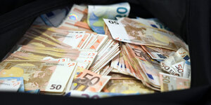 Ein Bündel Euro-Geldscheine