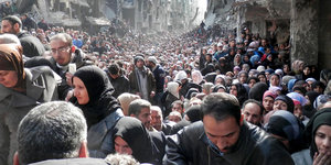 Menschen fliehen aus Damaskus