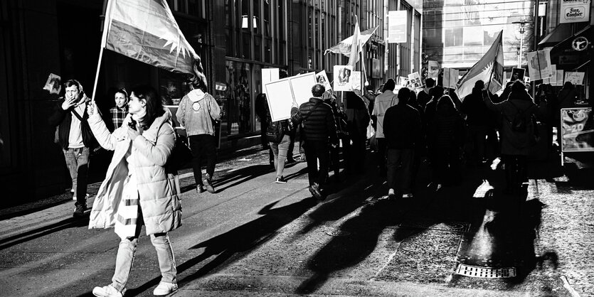 26.11.2022, Hannover, Germany. Kundgebung und Demonstration für Solidarität mit den Frauen und den Kämpfen im Iran.