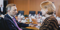Finanzminister Christian Lindner und Familienministerin Lisa Paus am Kabinettstisch