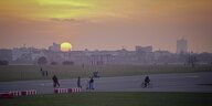 Tempelhofer Feld am Abend