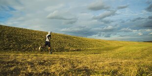 Jogger auf Wiese