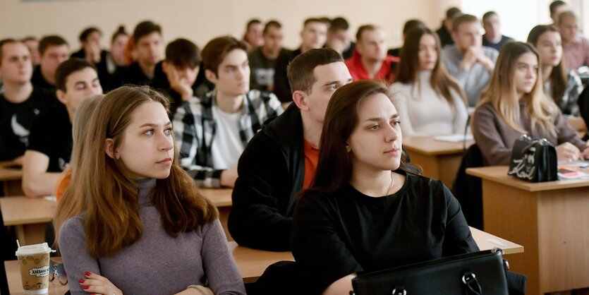 Student:innen in einer Vorlesung