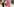 Chinesinnen fotografieren eine zirka 2 Meter hohe Barbie-Spielzeugbox.