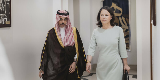 Außenminister:innen Annalena Baerbock und Prinz Faisal bin Farhan Al Saud.