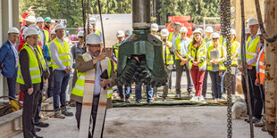 Segnung des Bohrmeißels im Juli vom umstrittenen Erdwärmeprojekt bei München