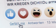 Symbolfoto: Neben dem "Gefällt mir" Button von facebook sind die Worte "Wir kriegen dich" zu lesen