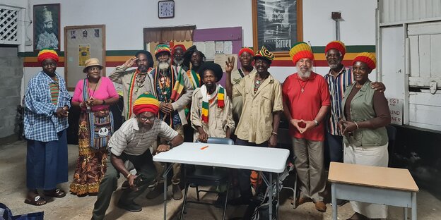 Gruppenbild mit Rastafarier:innen