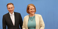 Familienministerin Paus mit Finanzminister Lindner bei einer Pressekonferenz.